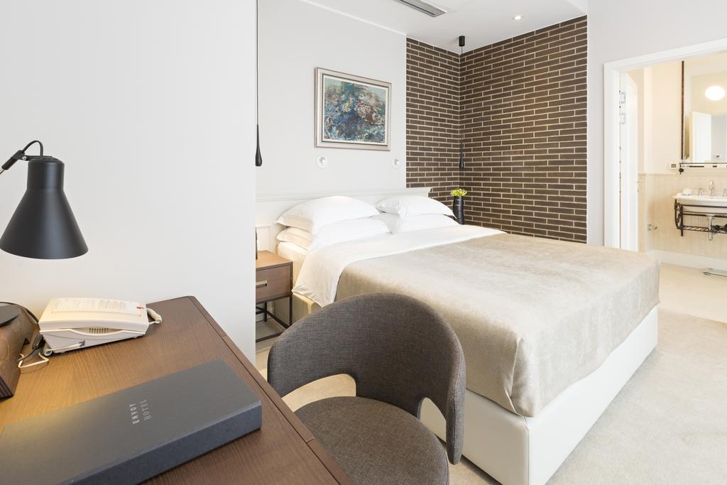 Hotel Envoy